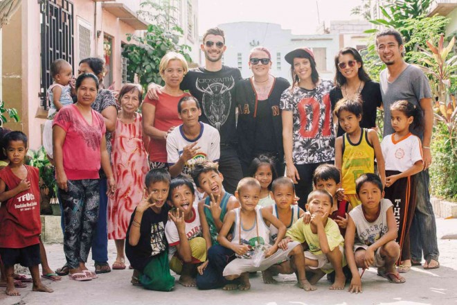 ROCKIN’ FOR GK. Bonney Read members (top row, fourth to seventh from left) Jeremy Goldfinch, Jess Cooper, Astrid Holz and Kat Ayala  bring joy to Gawad Kalinga communities as part of their nine-gig “Philippines Humanitour.”  MATSU/CONTRIBUTED PHOTO