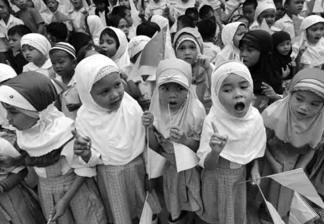 WAY TOPEACE Children of formerMoro rebels at the J. Marquez Elementary School of Peace in Cotabato City are shown the antidote to the culture of war in an institution where peace education is integrated in the curriculum. RAFFY LERMA
