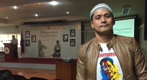 Actor Robin Padilla poses for the camera after he expresses his support for the peace process in Mindanao during a forum at the National Historical Commission of the Philippines (NHCP). Photo by Kristine Angeli Sabillo/INQUIRER.net