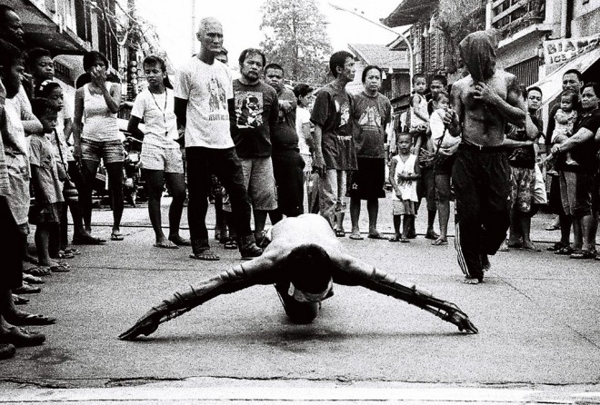 Devotees inflict physical pain to themselves as their own form of penance. PHOTO BY JOSEPH GARIBAY/INQUIRER.net