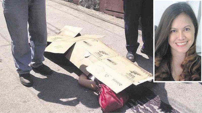 DEATH OF A JOURNALIST  The body of Melinda “Mei” Magsino, a former Inquirer correspondent who had reported on corruption and “jueteng” (an illegal numbers game) in Batangas province, is covered with a piece of cardboard after she was gunned down at high noon on a street in Barangay Balagtas in Batangas City on Monday. INSET PHOTO FROM FACEBOOK ACOUNT OF MAGSINO/REJECT RPT20 MOVEMENT-BATANGAS CITY FACEBOOK PAGE