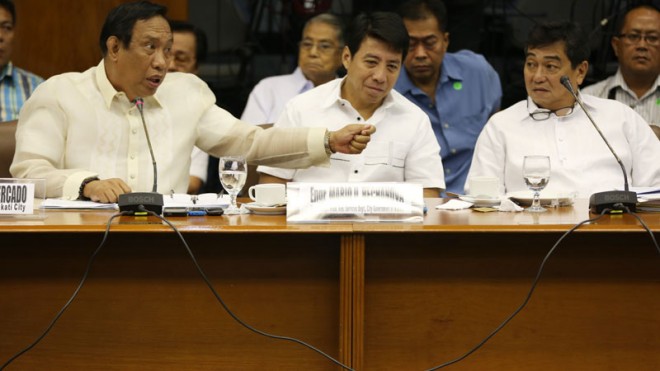 Lawyer Renato Bondal, right, attends the Senate blue ribbon subcommittee hearing on Tuesday. With him are former Makati City Vice Mayor Ernesto Mercado (left) and Engineer Mario Hechanova, former head of the General Services Department, Makati. INQUIRER PHOTO / NIÑO JESUS ORBETA