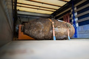 Disarmed World War II bomb is pictured on the platform of a truck near Muehlheim Bridge in Cologne, western Germany, on May 27, 2015. German authorities evacuated around 20,000 people from their homes in the western city of Cologne till the World War II bomb was disarmed on the afternoon of May 27, 2015.  AFP PHOTO