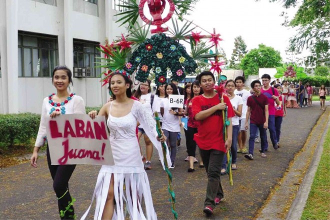 GENDER EQUALITY. A humanities class brings to fore equal gender rights by assigning two women as “escort and muse” to lead them in the “Flores de Mayo” at the University of the Philippines Los Baños in Laguna province. FLORANTE CRUZ/CONTRIBUTOR 