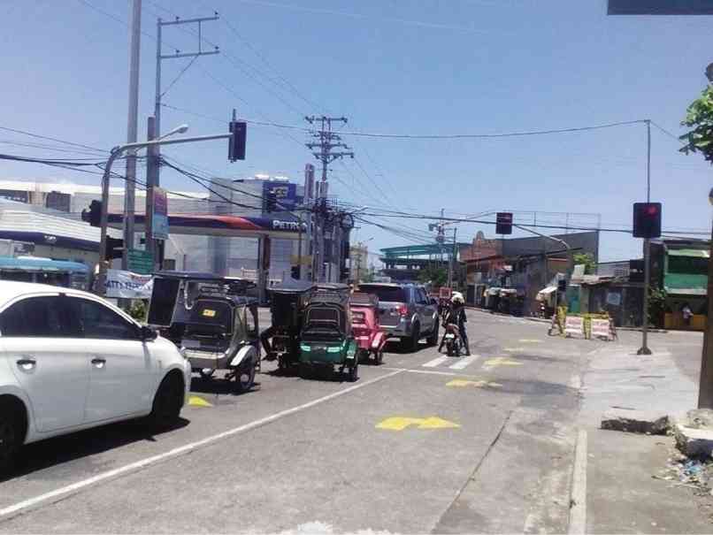 NEWLY installed digital traffic lights on Tahao and Alternate roads in Legazpi City ALYANNA MAE G. MASIP / CONTRIBUTOR 