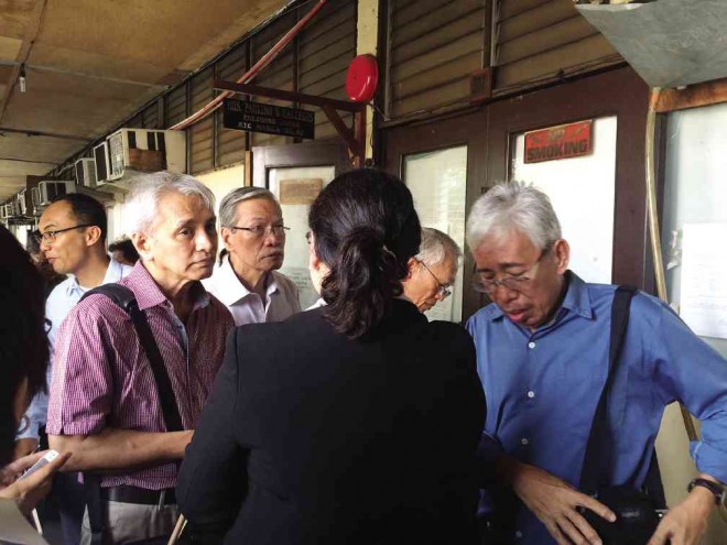 CADRES IN COURT National Democratic Front leaders (from left) Vicente Ladlad, Satur Ocampo, Rafael Baylosis and Randall Echanis confer with their lawyer Rachel Pastores (center, back to the camera) after their arraignment Thursday at the Manila Regional Trial Court, where they face a 2006 charge for 15 counts of murder.  Nathaniel Melican