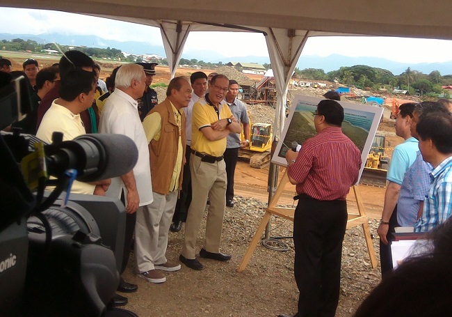 President Aquino, with Tourism Secretary Ramon Jimenez and senior officials of Malacañang and the Department of Transportation and Communication (DOTC) inspect on Monday the ongoing construction of the new international airport in Puerto Princesa City. INQUIRER PHOTO/REDEMPTO ANDA/INQUIRER SOUTHERN LUZON