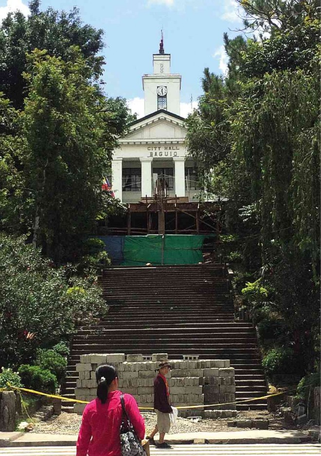 CONSERVATORS are asking Baguio City officials to stop fencing and erecting a platform in front of City Hall, saying it would disturb the site’s historic landscape. VINCENT CABREZA/INQUIRER NORTHERN LUZON