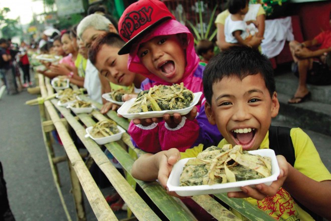 LONG LINEChildren feast on “pinangat” laid on a long bamboo table during the Pinangat Festival in Camalig town, Albay province. MARK ALVIC ESPLANA/INQUIRER SOUTHERN LUZON 