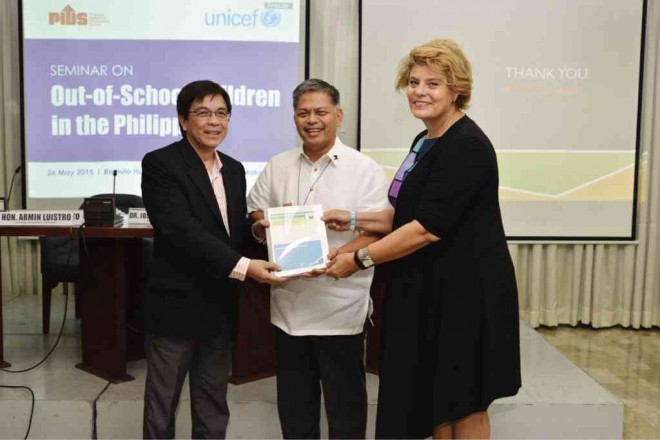 PIDS president Gilberto Llanto presents the Philippine Country Study on Out-of-School Children report to Luistro and Sylwander. PIDS