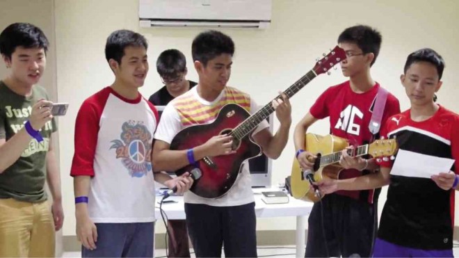 IT’S STILL the same story—the boys serenade the girls on AJSS night.