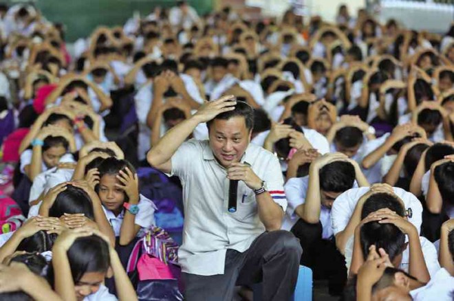 METROPOLITAN Manila Development Authority Chair Francis Tolentino teaches schoolchildren at Pedro E. Diaz High School in Muntinlupa City how to “duck, cover and hold” in case of a strong earthquake.  NIÑO JESUS ORBETA