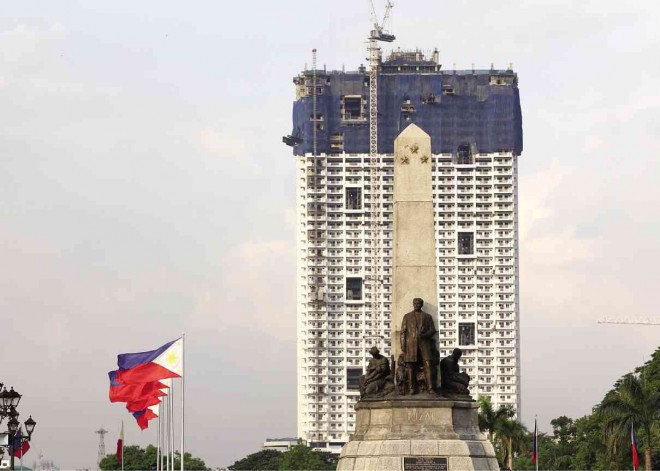 The controversial Torre de Manila. MARIANNE BERMUDEZ 