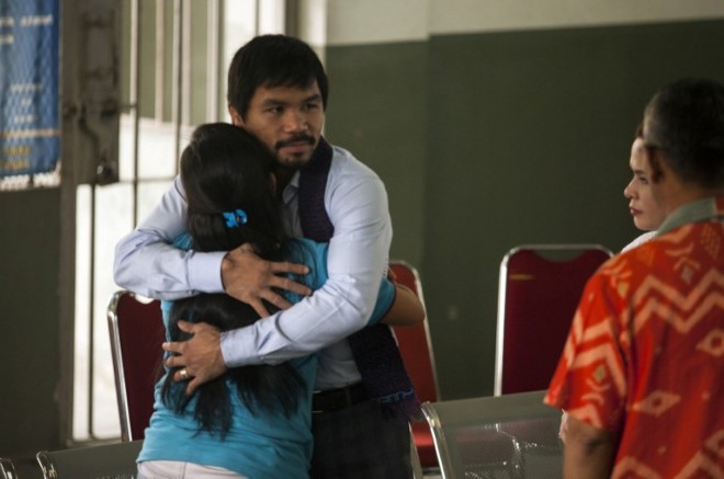 Filipino boxing superstar Manny Pacquiao hugs Mary Jane Veloso, a Philippine death row inmate, as his wife Jinkee Pacquiao (R) watches on during their visit to Wirogunan prison in Yogyakarta on July 10, 2015.  Veloso was set to face the firing squad in April with several other foreign drug convicts but was granted an 11th hour reprieve by Indonesian President Joko Widodo after a woman suspected of recruiting her was arrested in the Philippines. Veloso was arrested in 2009 with 2.6 kilograms (5.7 pounds) of heroin sewn into the lining of her suitcase and was sentenced to death. AFP PHOTO / SURYO WIBOWO