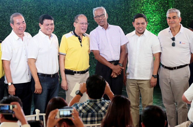  ROAD TEST   President Aquino joins (from left) Public Works Secretary Rogelio Singson, former Sen. Manny Villar, Rep. Rodolfo Biazon, Rep. Mark Villar and businessman Jaime Augusto Zobel de Ayala during the opening of the Muntinlupa-Cavite Expressway project in Muntinlupa City on Friday. The President drove his own vehicle during the ceremonial “drive through” and paid P17 at the tollgate.  GRIG C. MONTEGRANDE 