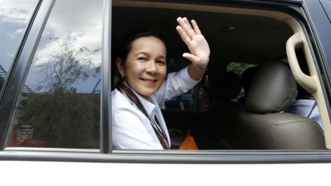 LOOKING PRESIDENTIAL  Senator Grace Poe waves her hand as she arrives at the venue for the culmination of Tnalak Festival and 49th foundation anniversary of the province of South Cotabato in Koronadal City, July 18, 2015.  PHOTO BY JEOFFREY MAITEM