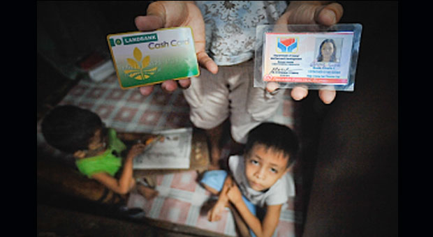 Conditional cash transfer beneficiaries  PHOTO FROM BLOGS.ADB.ORG