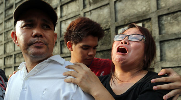 Emotional INC members show their support for the Manalo family who were allegedly illegaly arrested outside the Manalo residence at the back of the INC Grand Central in Tandang Sora, QC. INQUIRER PHOTO/RAFFY LERMA 