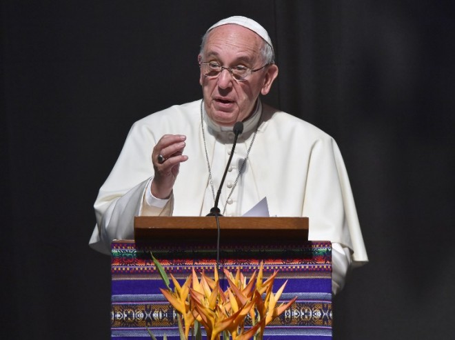 Pope Francis delivers a speech during the Second World Meeting of the Popular Movements in Santa Cruz, Bolivia, on July 9, 2015. Pope Francis, a champion of the poor and social justice, on Thursday called on a million faithful to reject today's consumer society, at an open-air mass in Bolivia, South America's poorest nation.   AFP PHOTO