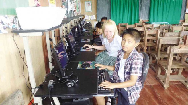 INSIDE their floating school, students in the village of Sabang Gibong prepare to use their new computers. FRINSTON L. LIM 
