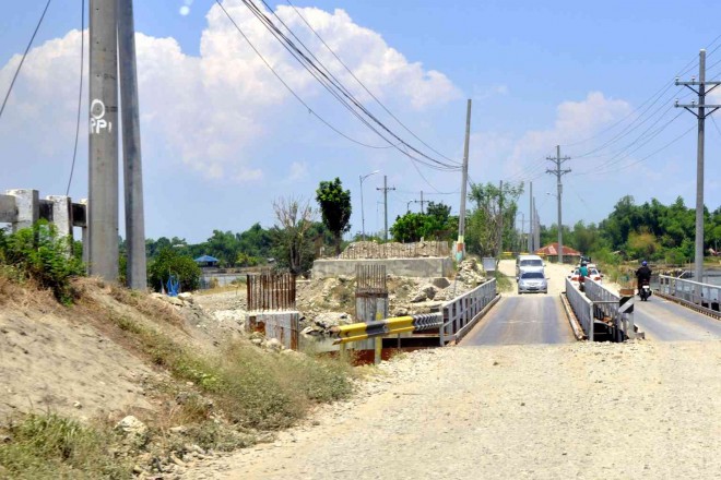 THE UNFINISHED Magueragday Bridge in San Fabian, Pangasinan province WILLIE LOMIBAO/INQUIRER NORTHERN LUZON