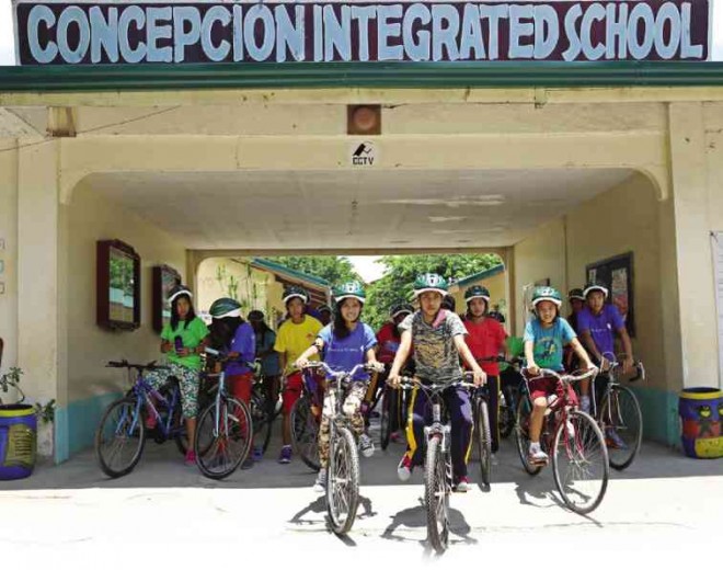 CIS students on their donated bikes PHOTOS BY KIMBERLY DE LA CRUZ