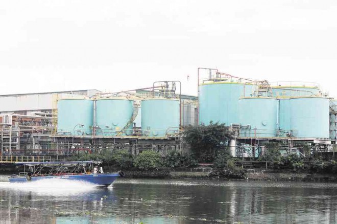 THE PANDACAN oil depot may soon be a ghost town by November with the departure of the “Big 3.”  Inquirer file photo
