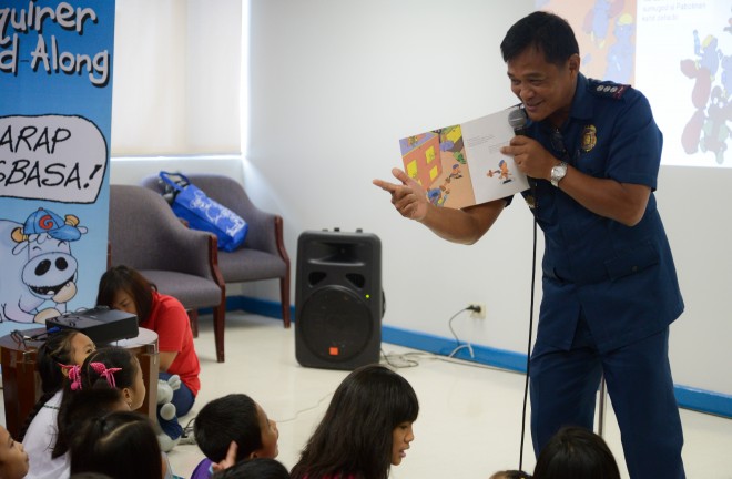 20150829 INQUIRER READ-ALONG / Police Senior Supt Camilo "Tito Picoy" Cascolan, Metrobank awardee, reads Patrolman Ngiyaw for the Inquirer Read-Along held at the Multipurpose Room of Philippine Daily Inquirer Office, Chino Roces, Makati City. INQUIRER PHOTO / ELOISA LOPEZ