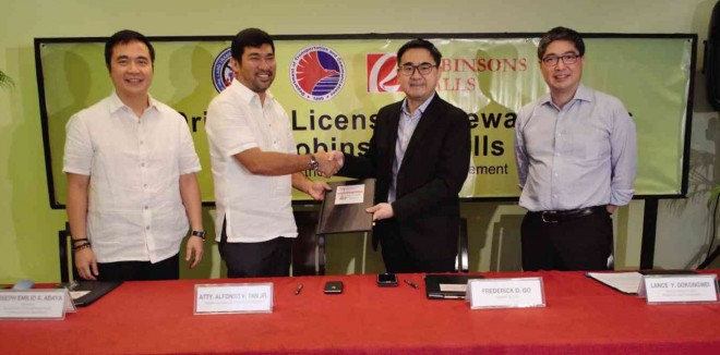  THE LAND Transportation Office (LTO) will open 10 Drivers’ Renewal Offices at Robinsons Malls Lingkod Pinoy Centers nationwide. Present during the signing of the contract were (from left): Transportation Secretary Joseph Emilio Abaya, LTO Assistant Secretary Alfonso Tan Jr., Robinsons Land Corp. (RLC) president Frederick Go and RLC vice chair and CEO Lance Gokongwei.