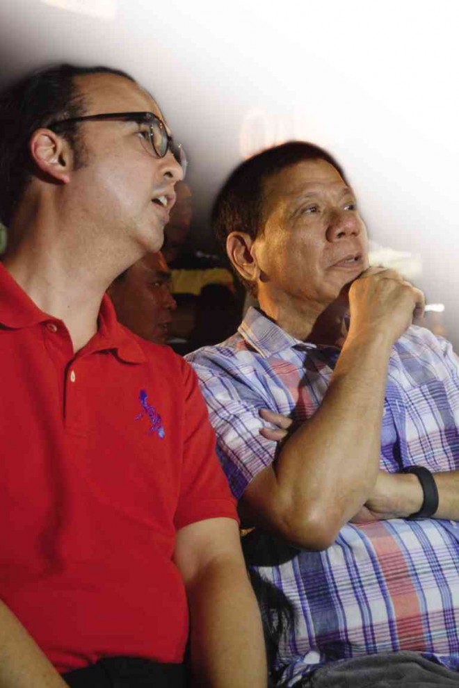SEN. ALAN Peter Cayetano and Davao City Mayor Rodrigo Duterte talk at the opening of Kadayawan, Davao City’s annual feast, in a meeting that was taken as a sign of an emerging Duterte-Cayetano tandem for 2016. GERMELINA LACORTE/INQUIRER MINDANAO