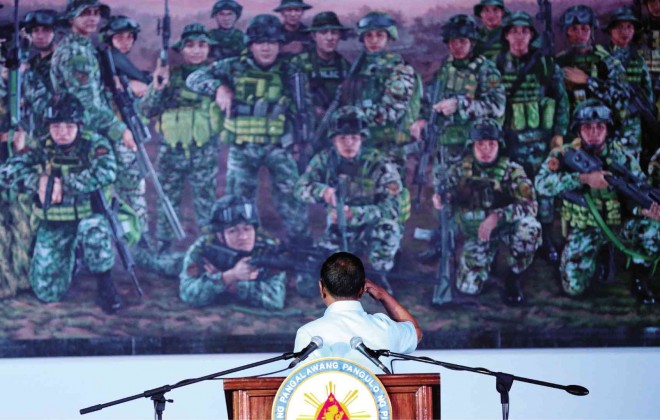 THANKING THE HEROES  Vice President Jejomar Binay stands before the mural of the SAF 44 after reading their names and thanking them at the conclusion of his “true” State of the Nation Address at Cavite State University in Indang, Cavite province, on Monday.  GRIG C. MONTEGRANDE
