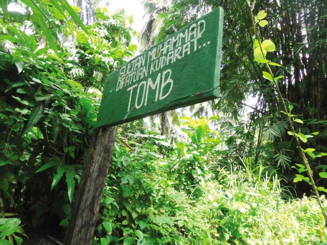 A marker supposedly identifies the burial site of Sultan Kudarat on the Barangay Simuay seashore. The site is said to have been landscaped several times in the past. NASH MAULANA/INQUIRER MINDANAO 