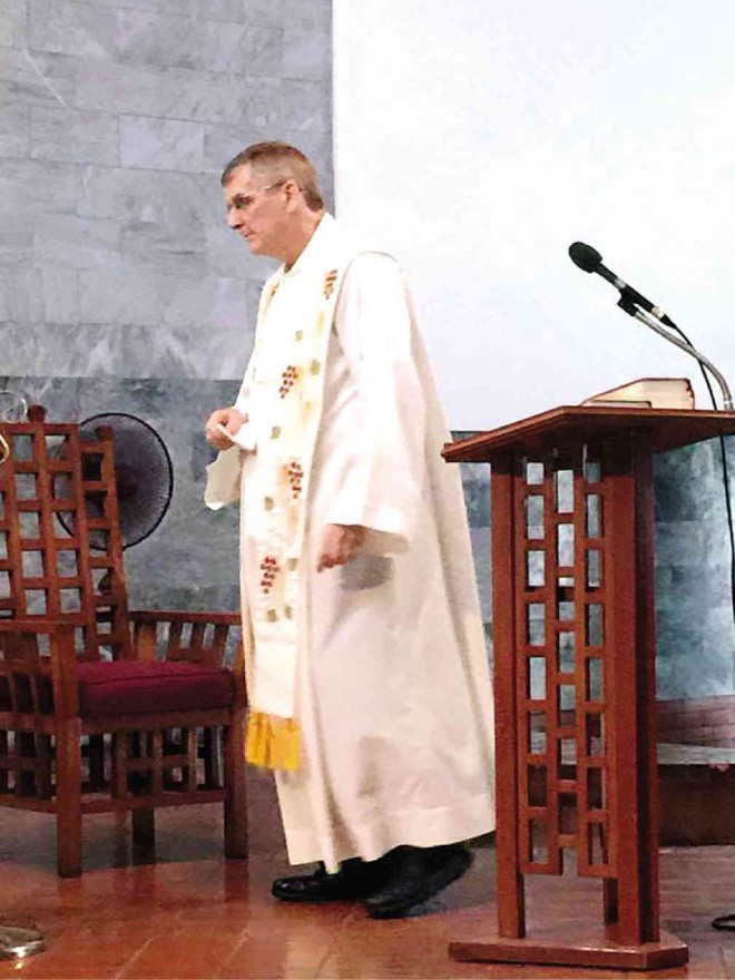 Fr. Gus O’Driscoll, SMA, after delivering his homily in his last Mass held at Good Shepherd Parish in Las Piñas on Aug. 20, the day he left for Ireland. CONTRIBUTED PHOTO