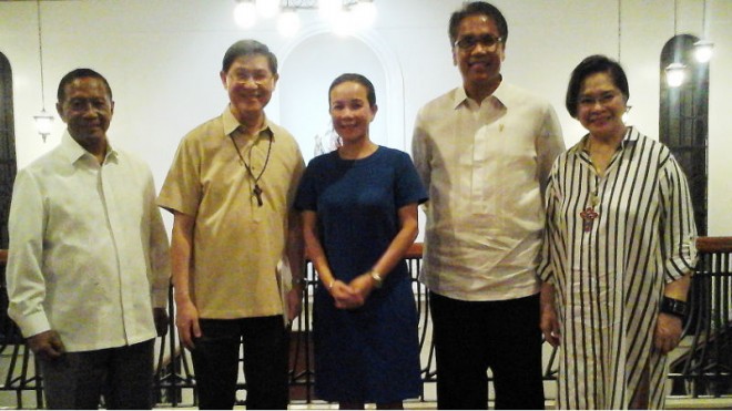 HOLY ALLIANCE Three possible presidential rivals—Vice President Jejomar Binay (left), Sen. Grace Poe (center) and Interior Secretary Mar Roxas (fourth from left)—meet Manila Archbishop Luis Antonio Cardinal Tagle at the Arzobispado deManila compound in Intramuros for dinner, prayer and reflection on how to be a servant leader. At right is Henrietta de Villa, national chair of Parish Pastoral Council for Responsible Voting. PHOTO COURTESY OF ARCHDIOCESE OF MANILA