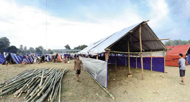 EVACUEES put up a makeshift school in Tandag City, Surigao del Sur province, for “lumad” (indigenous) children who fled with their families out of fear of paramilitary troopers in their communities.     NICO ALCONABA/INQUIRER MINDANAO