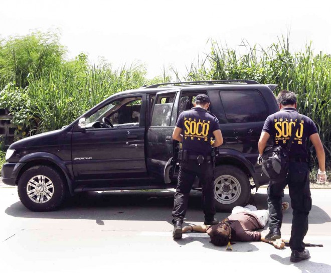 ONE OF the five car theft suspects lies dead on the pavement after the “shootout” Friday with the QCPD. NIÑO JESUS ORBETA