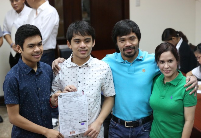 October 16, 2015 Manny Pacquiao files his COC for Senator at the Comelec, friday. INQUIRER/ MARIANNE BERMUDEZ