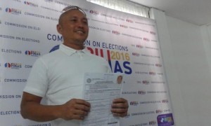 Arnolfo "Arnie" Teves files his certificate of candidacy for congressman of the third district of Negros Oriental in the House of Representatives, on Oct. 14, 2015. Photo by Maya Angelique Jajalla, Inquirer Visayas 