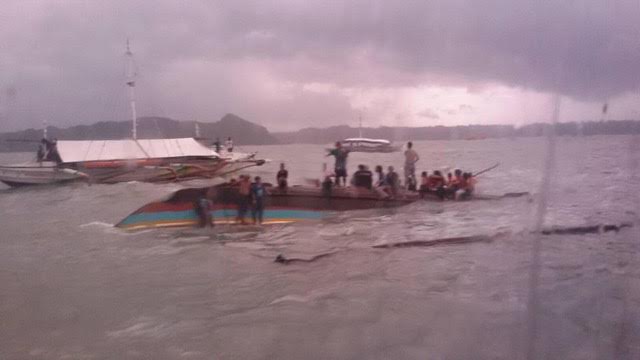 passengers of MV Tawash which capsized along guimaras straight holding on the hull of the capsized boat (Contributed by Mark Piad)