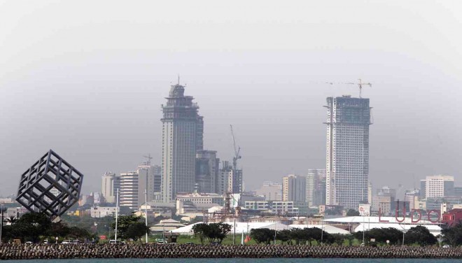 The Cebu City skyline is covered in haze that experts said reduced visibility from the usual 10 to 7 km in a phenomenon that neither environment nor weather bureau officials could explain in detail and with certainty. TONEE DESPOJO/CEBU DAILY NEWS