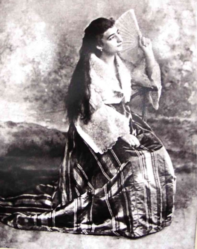 Laureano extols the beauty of a Filipino mestiza in this photo that is accompanied by an essay with lavish praises for the subject. CONTRIBUTED PHOTO