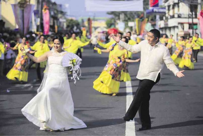 PARTICIPANTS of the Pantomina street dancing sway to the music being played along Sorsogon City streets on Friday during the Kasanggayahan Festival. MARK ALVIC ESPLANA/INQUIRER SOUTHERN LUZON
