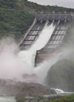 THE SAN ROQUE Dam in San Manuel, Pangasinan, was blamed for the widespread flooding in the province as Typhoon “Pepeng” lashed northern Luzon in 2009. ROGER TINGLE / CONTRIBUTOR 