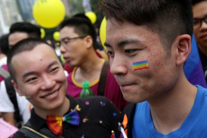 People take part in the Lesbian, Gay, Bi-sexual and Transgender (LGBT) parade in Hong Kong on November 6, 2015.  Hong Kong's streets were coloured by rainbow flags as protesters marched in the city's annual gay pride parade to call for equality and same-sex marriage.   AFP PHOTO / ISAAC LAWRENCE