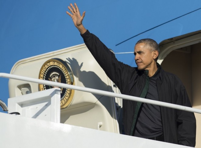 US President Barack Obama waves from Air Force One prior to departing from Andrews Air Force Base in Maryland, November 14, 2015. Obama is traveling on a 9-day trip to Turkey, the Philippines and Malaysia for international summits. AFP PHOTO / SAUL LOEB