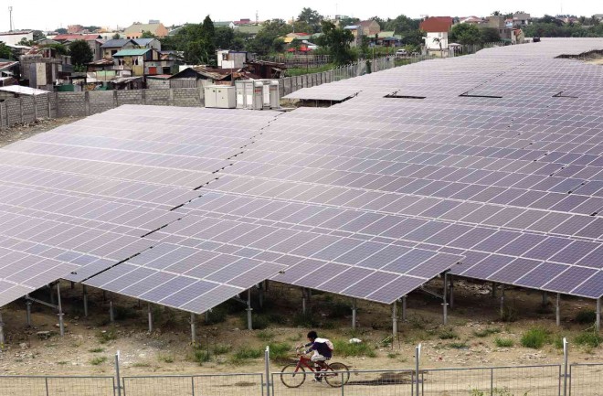 HARVESTER OF LIGHT. A total of 32,000 solar panels have been installed on a 12-hectare reclamation area in Barangay Isla, Valenzuela City. NIÑO JESUS ORBETA