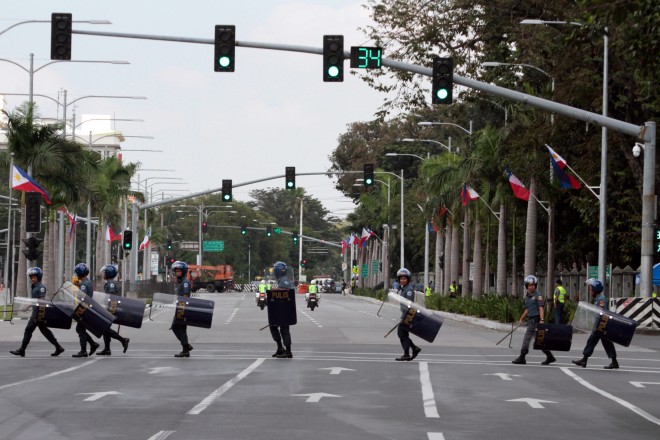 APEC 2015 / NOVEMBER 16, 2015 In preparation for the Asia-Pacific Economic Cooperation (APEC) in Manila, Roxas Boulevard has been closed to traffic.  INQUIRER PHOTO / LEO M. SABANGAN II.
