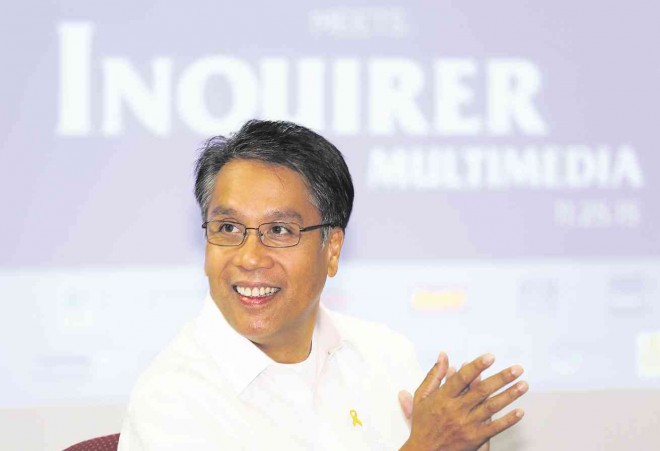 ‘MR. EXCITEMENT’ Usually stern-looking and formal, a visibly relaxed Mar Roxas, the Liberal Party’s standard-bearer, answers questions on current issues during the Meet the Inquirer Multimedia Forum at the Philippine Daily Inquirer office in Makati City on Wednesday.  At one point, the man sometimes described as “boring” jokingly referred to himself as “a pretty exciting guy.” RAFFY LERMA