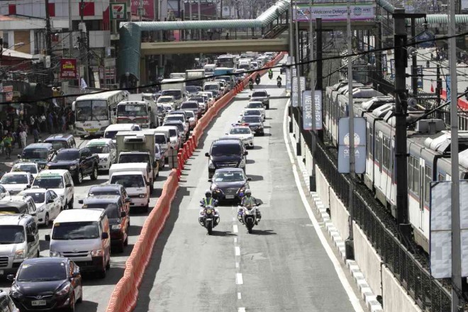 ‘APEC LANES’ AGAIN?  To effectively separate private vehicles from public utility buses, authorities plan to reinstall road barriers on Edsa that were used for VIPs in the recent international conference. Alexis corpuz