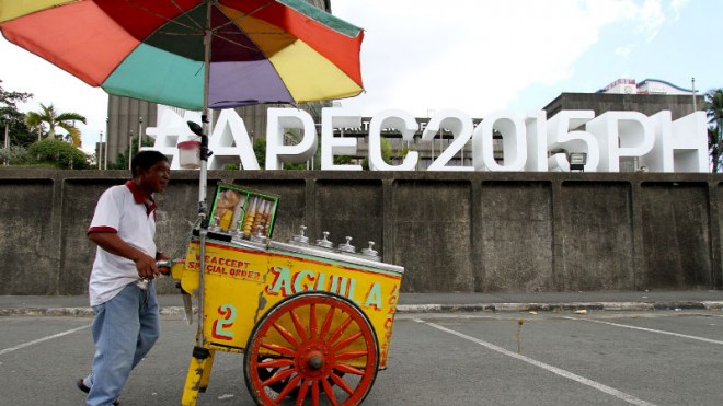 A man sells dirty ice cream near the venue of Asia Pacific Economic Cooperation summit 2015 in Pasay City. 21 head of states will be arrive in the country including US President Barrack Obama.  INQUIRER PHOTO / RICHARD A. REYES